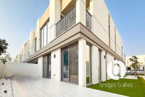 Вилла в Tilal Al Ghaf, Дубай, 4 спальни, 233м², № 102450