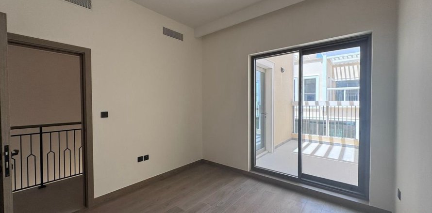 Townhouse in Dubai 4 bedrooms, 144 sq.m. № 110148