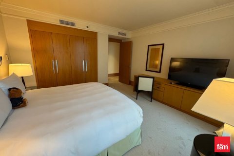 Снять в аренду квартиру в DIFC, Дубай: 2 спальни, 155м², № 108295 - фото 18