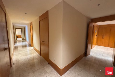 Снять в аренду квартиру в DIFC, Дубай: 2 спальни, 155м², № 108295 - фото 14