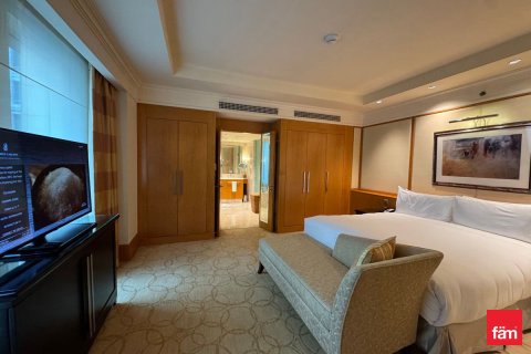 Снять в аренду квартиру в DIFC, Дубай: 2 спальни, 155м², № 108295 - фото 17