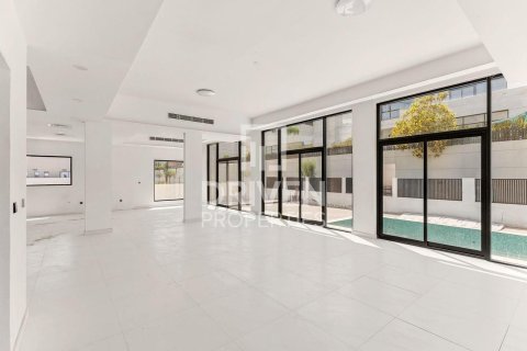 Villa in Al Furjan, Dubai 4 bedrooms, 510.97 sq.m. № 127761 - photo 3