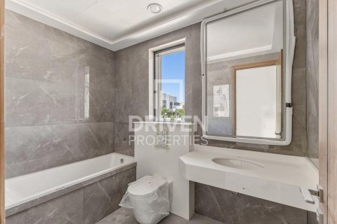 Villa in Al Furjan, Dubai 4 bedrooms, 510.97 sq.m. № 127761 - photo 20