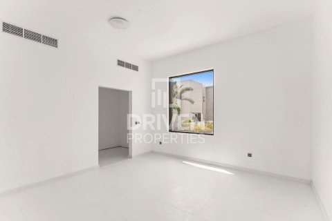 Villa in Al Furjan, Dubai 4 bedrooms, 510.97 sq.m. № 127761 - photo 11