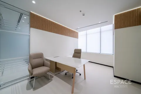 Office in Jumeirah Lake Towers, Dubai 157 sq.m. № 61734 - photo 2