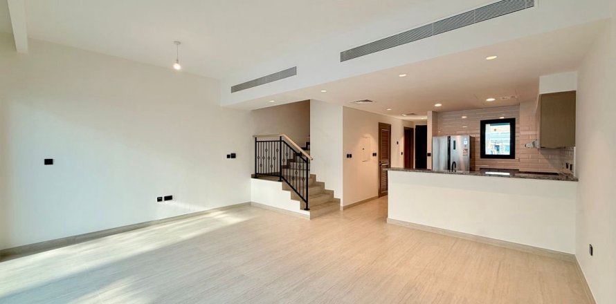 Таунхаус в Дубае, 4 спальни, 144м², № 95617