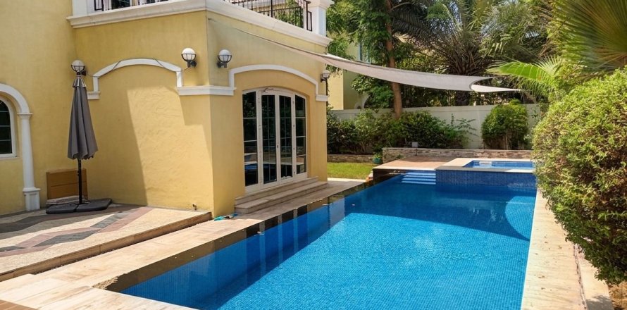 Villa in Jumeirah Park, Dubai 4 bedrooms, 586.3 sq.m. № 123410