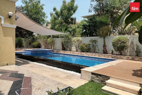 Villa in Jumeirah Park, Dubai 4 bedrooms, 586.3 sq.m. № 123410 - photo 12