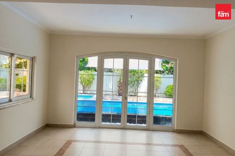 Villa in Jumeirah Park, Dubai 4 bedrooms, 586.3 sq.m. № 123410 - photo 4
