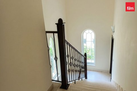 Villa in Jumeirah Park, Dubai 4 bedrooms, 586.3 sq.m. № 123410 - photo 9