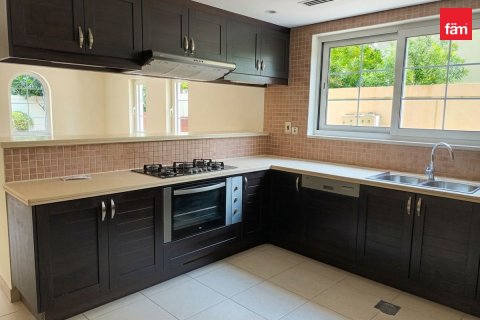 Villa in Jumeirah Park, Dubai 4 bedrooms, 586.3 sq.m. № 123410 - photo 6