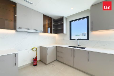 Villa in Dubai 4 bedrooms, 298.9 sq.m. № 123411 - photo 4