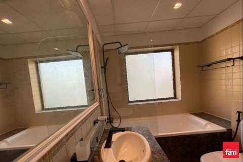 Снять в аренду квартиру в Дубае: 1 спальня, 70.7м², № 83749 - фото 15