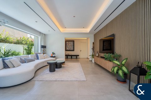 Villa in Arabian Ranches, Dubai 5 bedrooms, 474 sq.m. № 98562 - photo 5