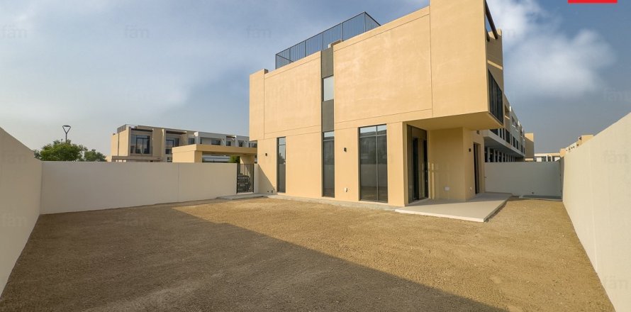 Villa en Dubai, 4 dormitorios, 357.4 m², № 76888