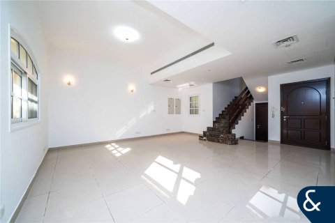 Купить таунхаус в Dubai Sports City, Дубай: 3 спальни, 199м², № 98220 - фото 3