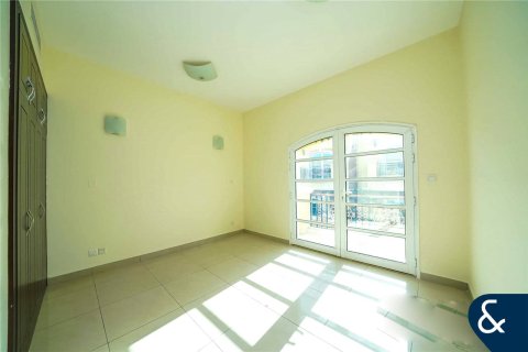 Купить таунхаус в Dubai Sports City, Дубай: 3 спальни, 199м², № 98220 - фото 2