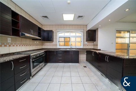 Купить таунхаус в Dubai Sports City, Дубай: 3 спальни, 199м², № 98220 - фото 5