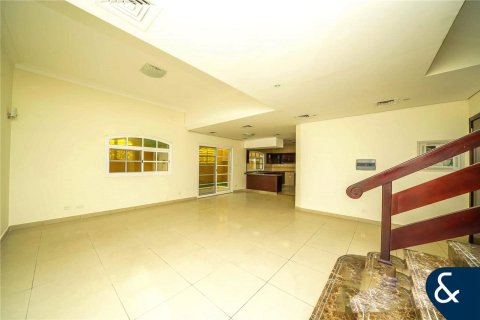 Купить таунхаус в Dubai Sports City, Дубай: 3 спальни, 199м², № 98220 - фото 8