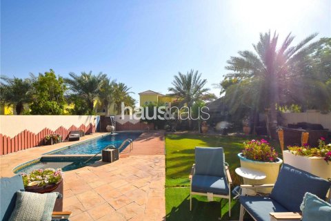 Villa in Legacy, Jumeirah Park, Dubai 3 bedrooms, 285 sq.m. № 43218 - photo 14