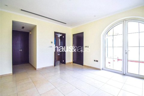 Villa in Legacy, Jumeirah Park, Dubai 3 bedrooms, 285 sq.m. № 43218 - photo 6
