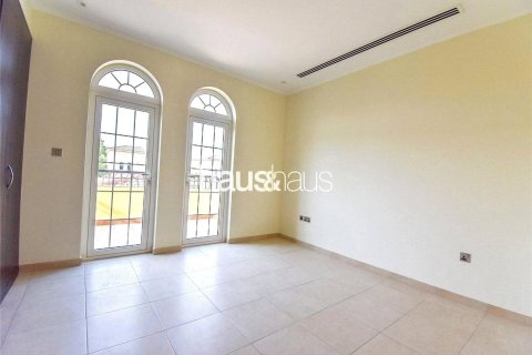 Villa in Legacy, Jumeirah Park, Dubai 3 bedrooms, 285 sq.m. № 43218 - photo 5