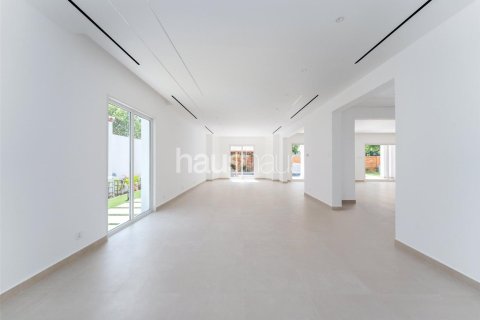 Villa in Dubai Investment Park, Dubai 5 bedrooms, 577 sq.m. № 43215 - photo 23