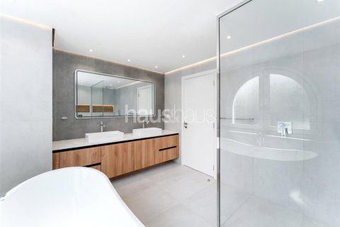 Villa in Dubai Investment Park, Dubai 5 bedrooms, 577 sq.m. № 43215 - photo 30