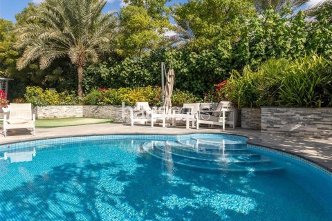 Villa in Dubai Investment Park, Dubai 5 bedrooms, 613 sq.m. № 43216 - photo 3