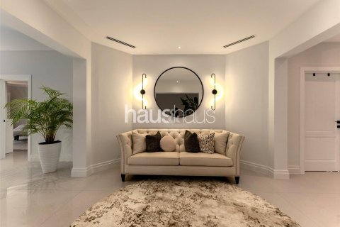 Villa in Dubai Investment Park, Dubai 5 bedrooms, 613 sq.m. № 43216 - photo 27