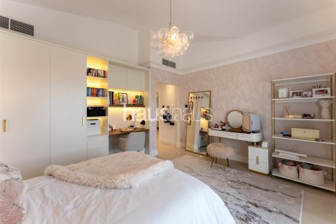 Villa in Dubai Investment Park, Dubai 5 bedrooms, 613 sq.m. № 43216 - photo 30