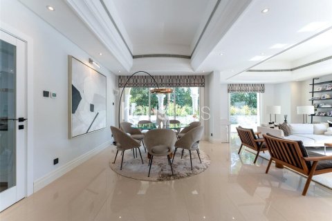 Villa in Dubai Investment Park, Dubai 5 bedrooms, 613 sq.m. № 43216 - photo 24