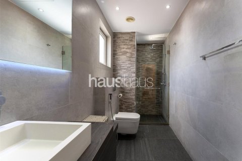 Villa in Dubai Investment Park, Dubai 5 bedrooms, 613 sq.m. № 43216 - photo 17