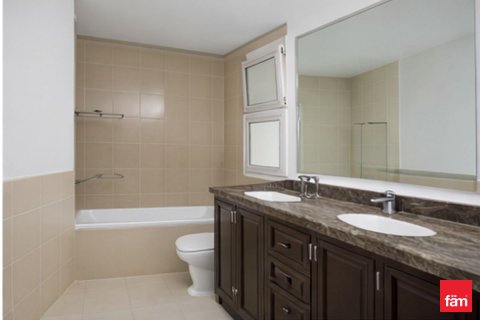 Купить виллу в Дубае: 3 спальни, 186.3м², № 91863 - фото 6