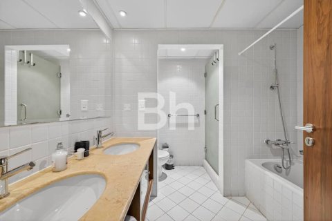 Villa in Dubai Marina, Dubai 2 bedrooms, 228 sq.m. № 56818 - photo 11
