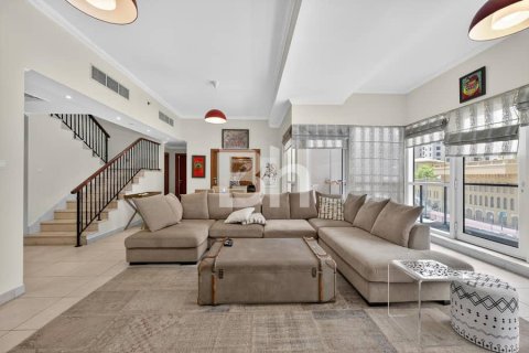 Villa in Dubai Marina, Dubai 2 bedrooms, 228 sq.m. № 56818 - photo 1