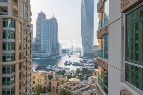 Apartment in Dubai Marina, Dubai 4 bedrooms, 270 sq.m. № 56819 - photo 18