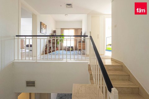Villa à Dubai, 4 chambres, 368.6 m², № 115188 - photo 2