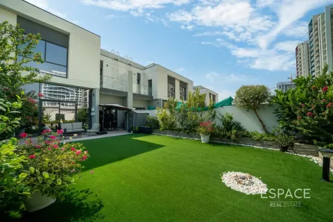 Villa à Al Furjan, Dubai, 3 chambres, 244 m², № 122288