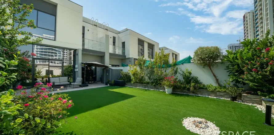 Villa à Al Furjan, Dubai, 3 chambres, 244 m², № 122288