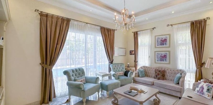 Вилла в Дубае, 5 спален, 861.4м², № 95630