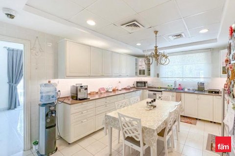 Купить виллу в Дубае: 5 спален, 861.4м², № 95630 - фото 3