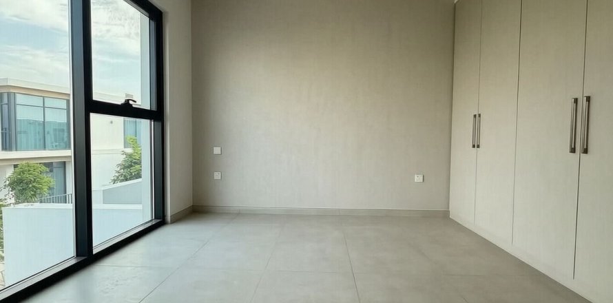 Villa en Dubai, 3 dormitorios, 125.1 m², № 123112