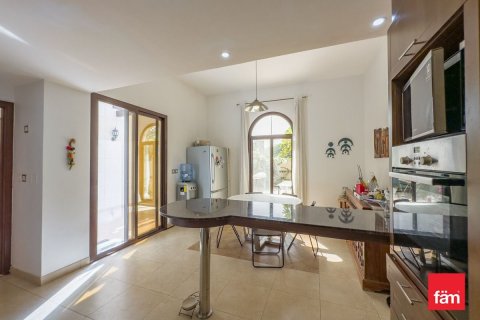 Купить таунхаус в Дубае: 4 спальни, 380.7м², № 13894 - фото 9