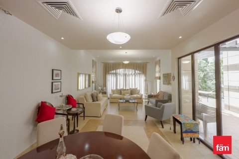 Купить таунхаус в Дубае: 4 спальни, 380.7м², № 13894 - фото 10