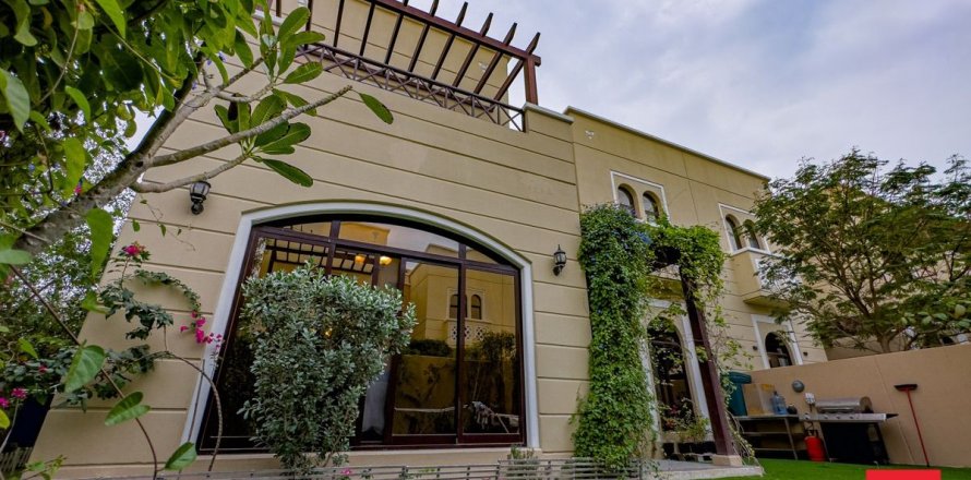 Таунхаус в Дубае, 4 спальни, 380.7м², № 13894