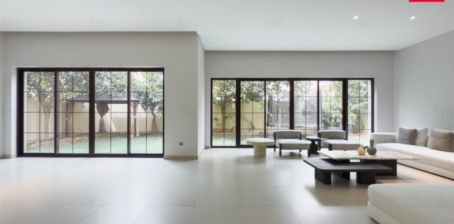 Villa in Dubai 4 bedrooms, 469.3 sq.m. № 97671