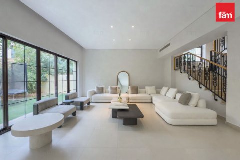 Villa in Dubai 4 bedrooms, 469.3 sq.m. № 97671 - photo 2