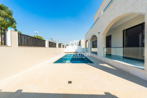 Villa in Al Furjan, Dubai 5 bedrooms, 520 sq.m. № 74123 - photo 30