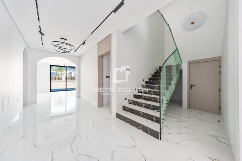 Villa in Al Furjan, Dubai 5 bedrooms, 520 sq.m. № 74123 - photo 13